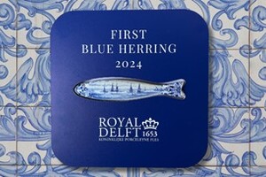 Visbureau en Royal Delft vinden match met 'Blue Herring'